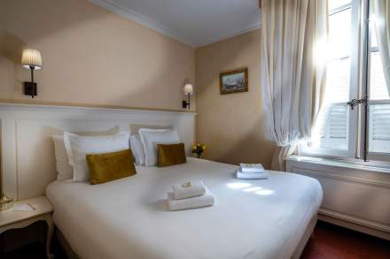 Room at the Hôtel Les Quatre Dauphins 3-star Hotel Aix-en-Provence Centre